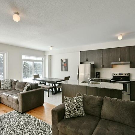 New Blue Mountain Village Snowbridge Executive Townhome Sleeps 10 With Outdoor Pool And Shuttle Nottawa エクステリア 写真