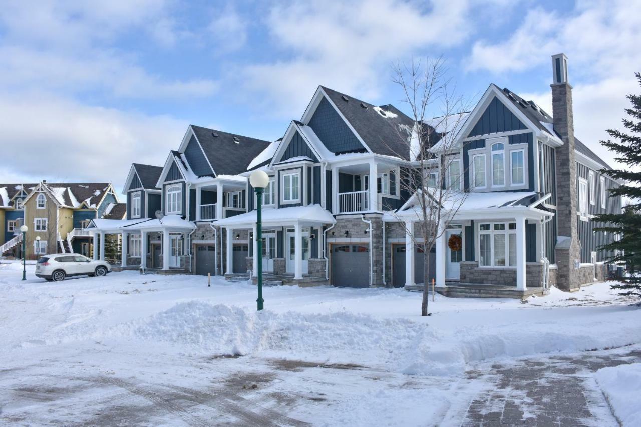 New Blue Mountain Village Snowbridge Executive Townhome Sleeps 10 With Outdoor Pool And Shuttle Nottawa エクステリア 写真