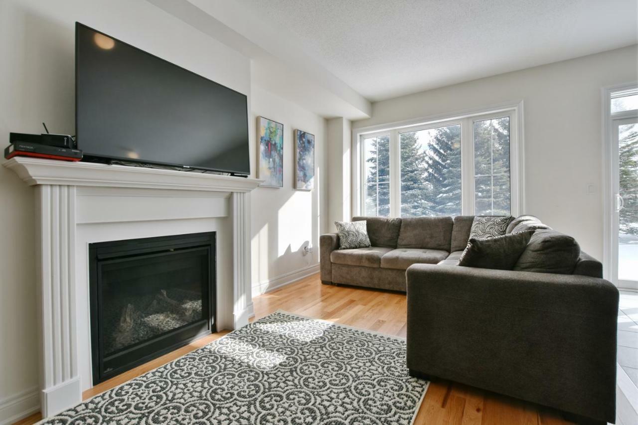 New Blue Mountain Village Snowbridge Executive Townhome Sleeps 10 With Outdoor Pool And Shuttle Nottawa エクステリア 写真