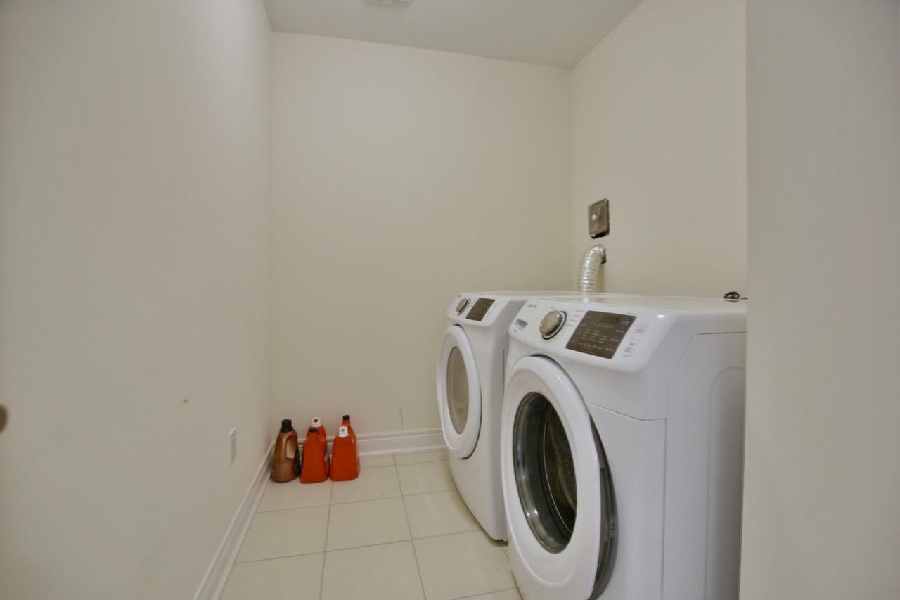 New Blue Mountain Village Snowbridge Executive Townhome Sleeps 10 With Outdoor Pool And Shuttle Nottawa エクステリア 写真