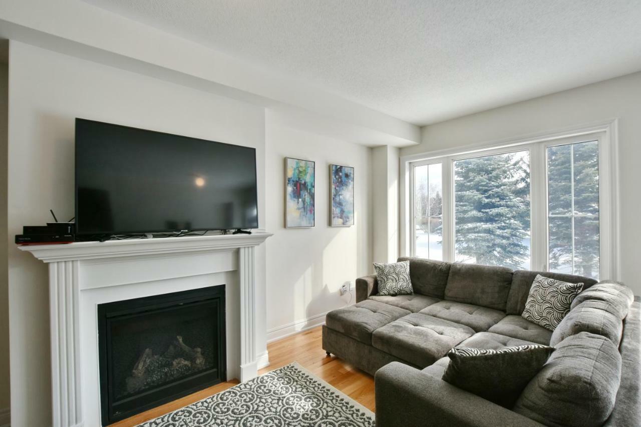 New Blue Mountain Village Snowbridge Executive Townhome Sleeps 10 With Outdoor Pool And Shuttle Nottawa エクステリア 写真