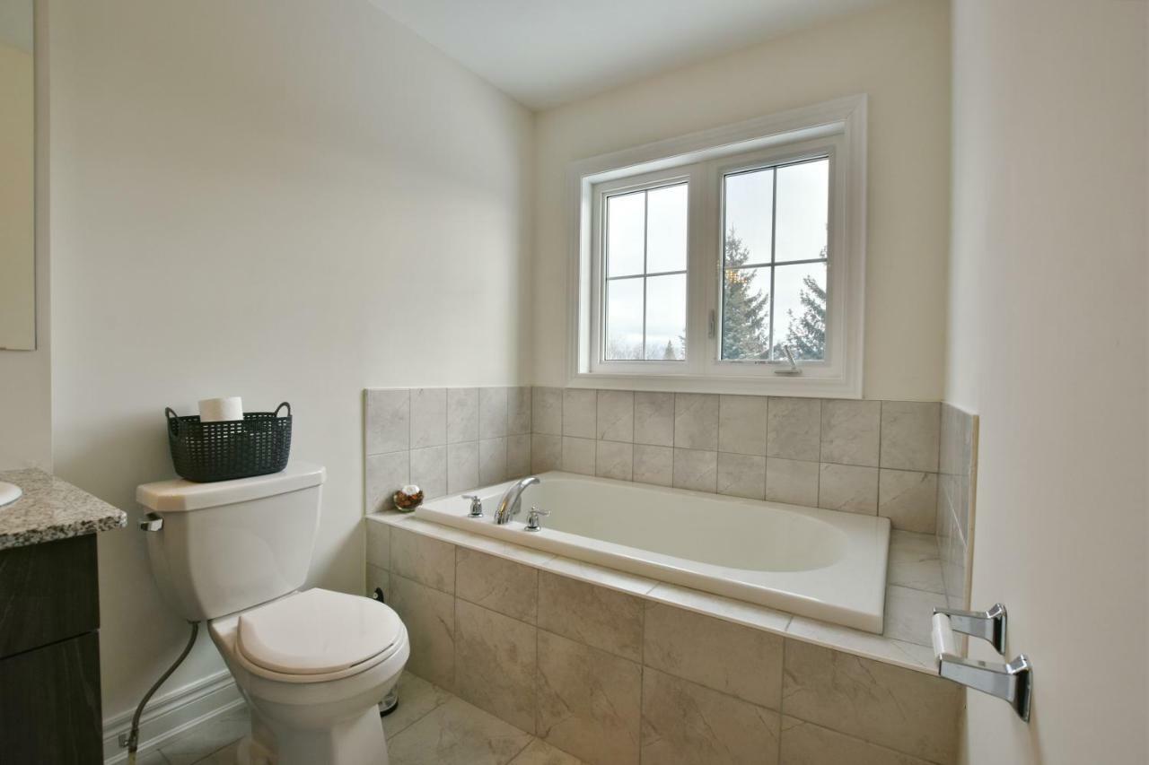 New Blue Mountain Village Snowbridge Executive Townhome Sleeps 10 With Outdoor Pool And Shuttle Nottawa エクステリア 写真