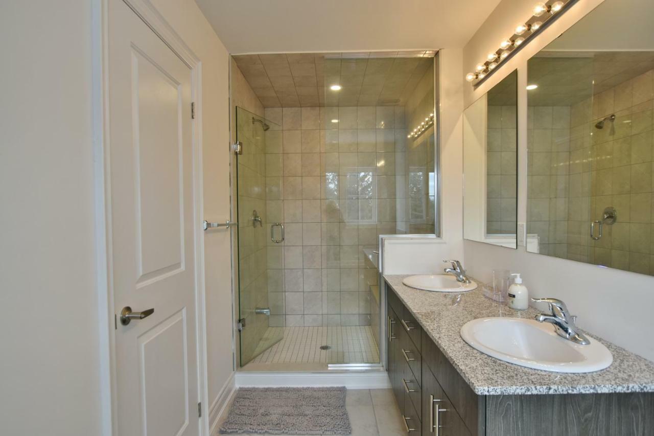 New Blue Mountain Village Snowbridge Executive Townhome Sleeps 10 With Outdoor Pool And Shuttle Nottawa エクステリア 写真
