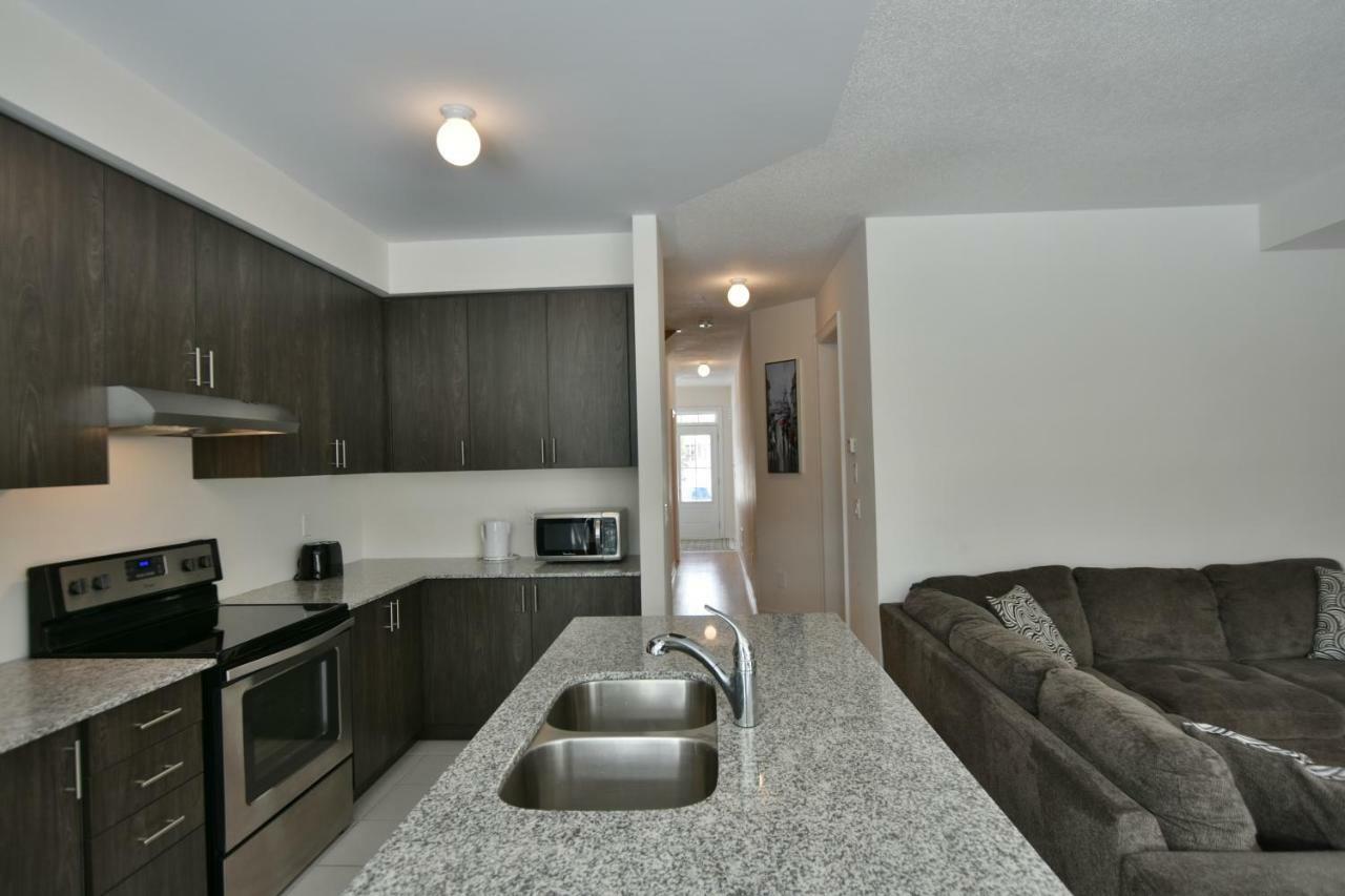 New Blue Mountain Village Snowbridge Executive Townhome Sleeps 10 With Outdoor Pool And Shuttle Nottawa エクステリア 写真